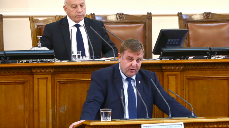 Каракачанов: БНР не е частна собственост на хора с извратени разбирания за света