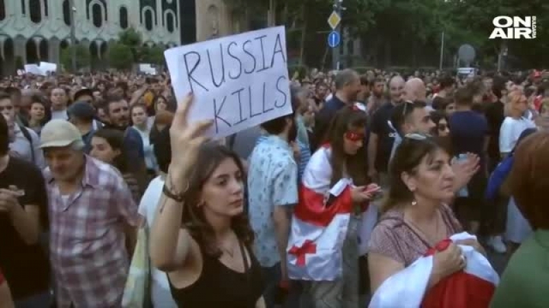 Нови протести в Грузия: Хиляди демонстранти са блокирали Тбилиси