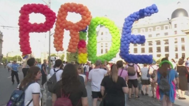 Гей парад и "Парад на нормалността" се проведоха в Букурещ