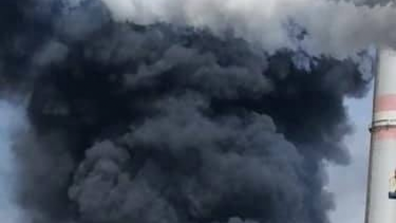 Огромен пожар бушува в ТЕЦ „Марица Изток 2” (СНИМКИ)