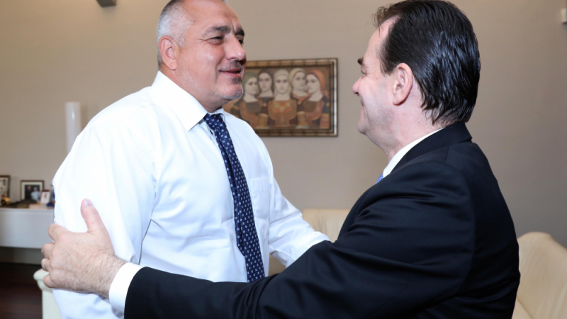 Борисов се срещна с председателя на румънската Национална либерална партия и получи страхотен подарък (СНИМКИ)