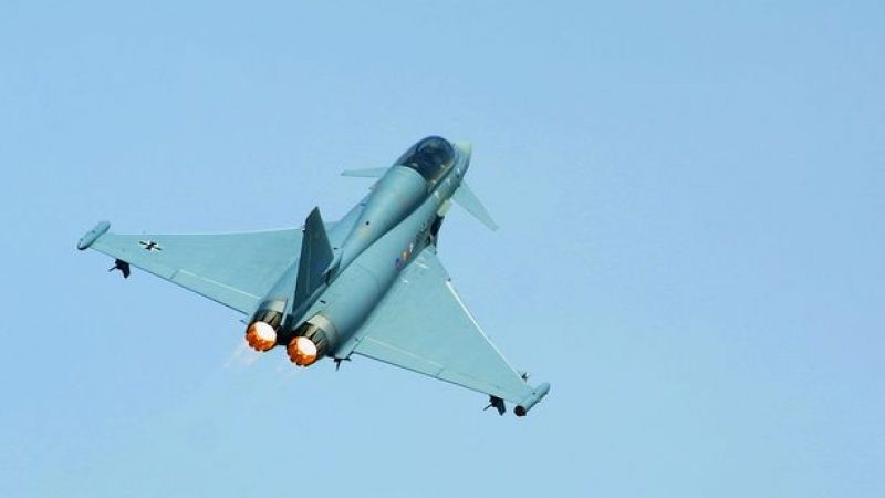 Страшен кошмар с два изтребителя Eurofighter в небето над Германия (СНИМКИ/ВИДЕО)