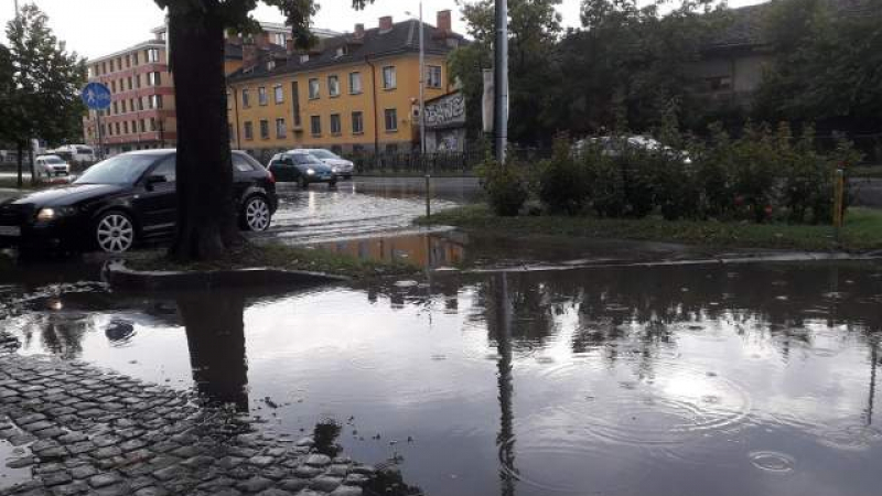 Потоп в Пловдив! Ето какво се случва... (СНИМКИ/ВИДЕО)