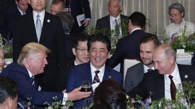 Мистерия: Всички се питат с какво питие Путин казва наздраве на Тръмп на вечерята на Г-20