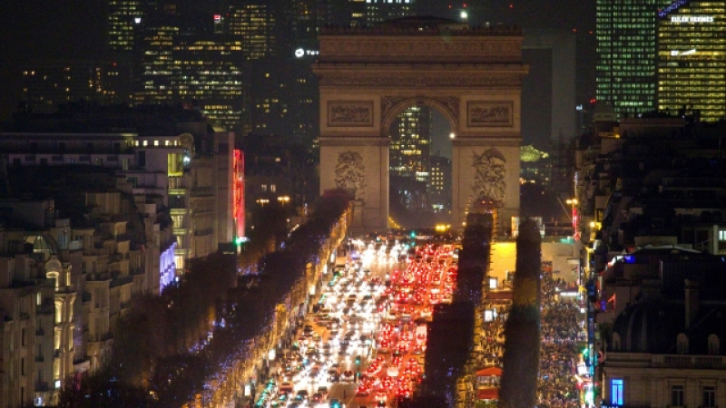 Властите в Париж забраниха автомобилите заради жегите