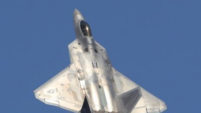 Напрежението ескалира! Ято суперизтребители Ф-22 „Раптър“ са пред портите на Иран - ще следва ли удар? 