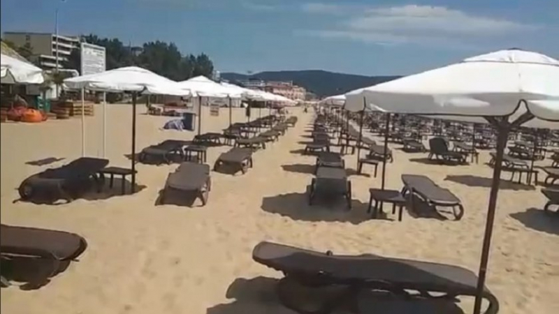 Шок ВИДЕО: Плажът на Слънчев бряг като след бомба