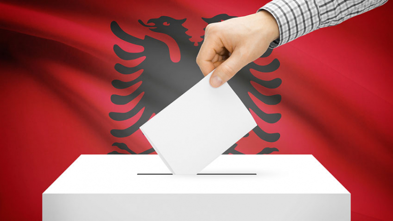 Инцидент с автомат "Калашников" на изборите в Албания