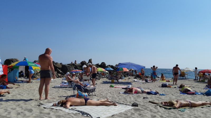 Турист отиде на плаж "Смокините" и изтръпна от погнуса СНИМКА 