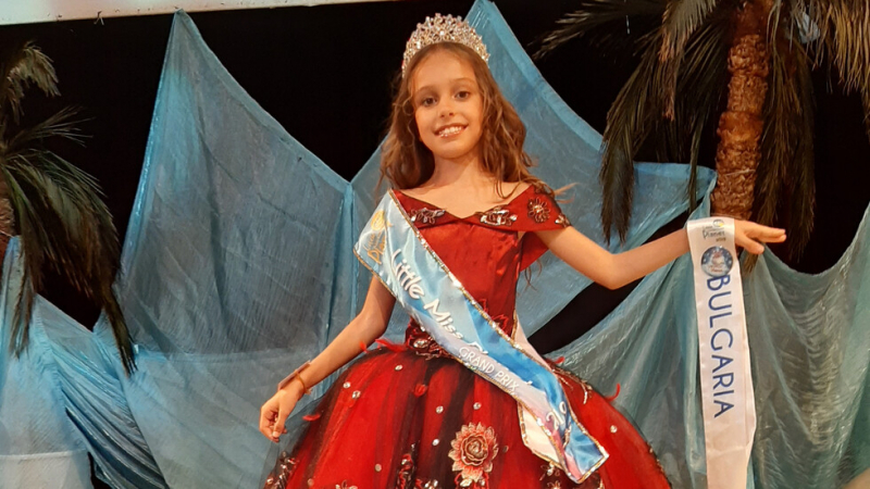 9-годишно българче бе обявено за най-красивото момиче на Земята (СНИМКИ)