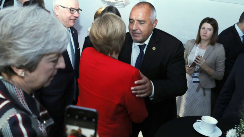 Бойко Борисов показа как се прави на Мей и Меркел в Познан (СНИМКИ)