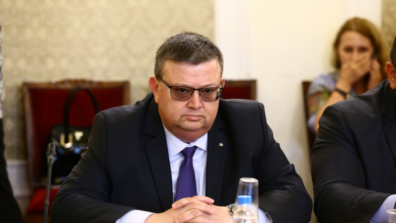 Цацаров поиска отмяна на българско гражданство на две лица