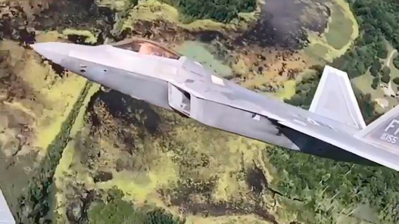 Самолет от Втората световна война засне как лети F-22 Raptor (ВИДЕО)