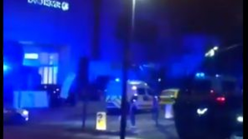 Ужас в Лондон! Кола се вряза в група хора, излизащи от хотел (СНИМКИ/ВИДЕО)