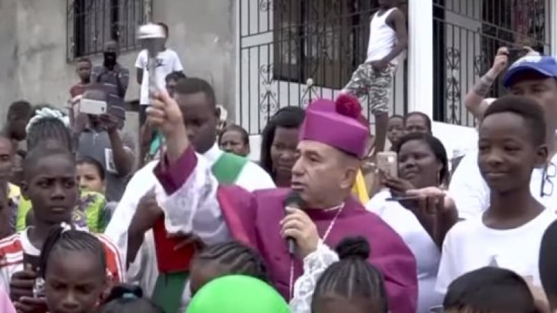 Свещеник извърши масов екзорсизъм на най-страшното място в Колумбия