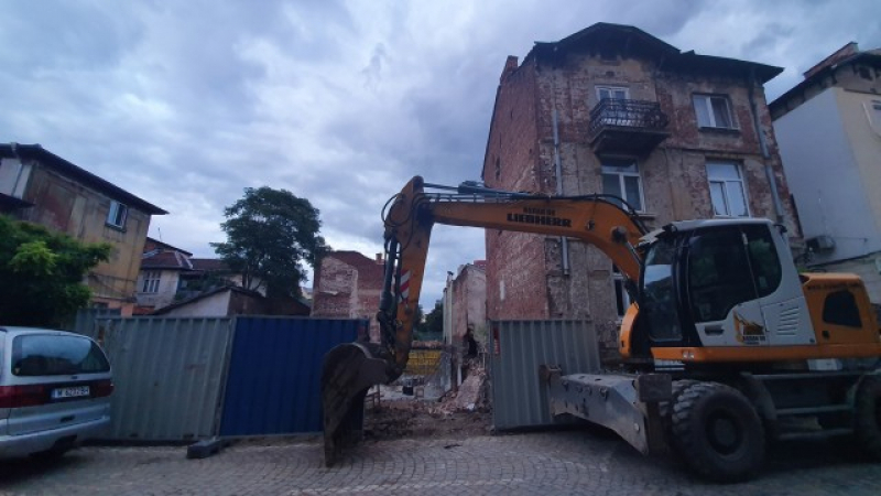 Къща пропадна в изкоп за нова жилищна сграда в столицата