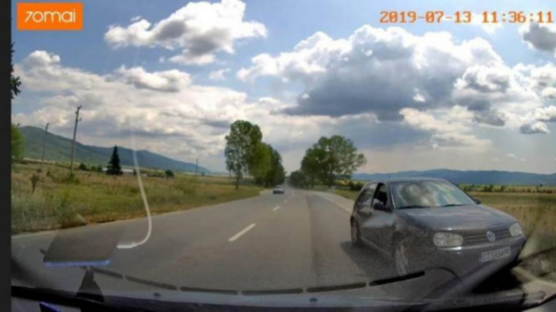 Идиот на пътя към Бургас фучи в насрещното (ВИДЕО)