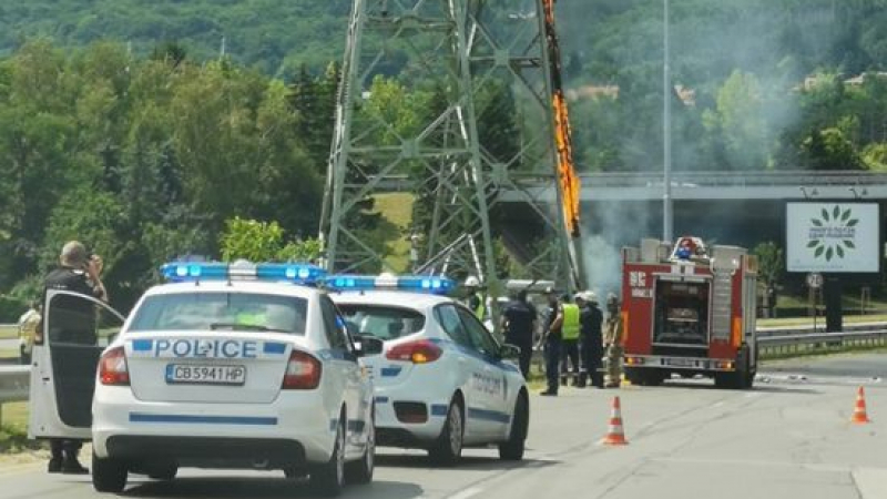 Извънредно: Огнен ад в София, засегнати са скъпарски квартали! (СНИМКИ)
