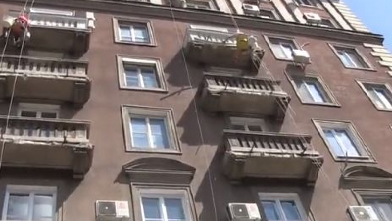 БЛИЦ TV: Ето какво се случва с центъра на София, където "валя" мазилка