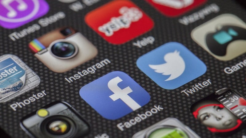 Facebook и Instagram се сринаха! Потребители от цял свят се жалват