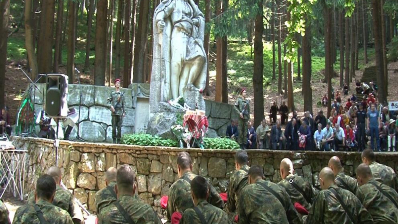 Българи от двете страни на Балкана се поклониха пред подвига на Хаджи Димитър и Стефан Караджа