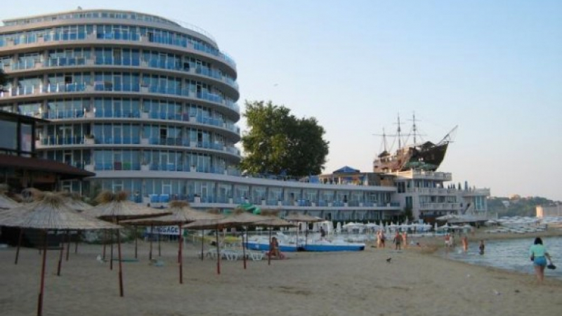 Кошмар: Морето изхвърли труп под прозорците на хотел край Варна