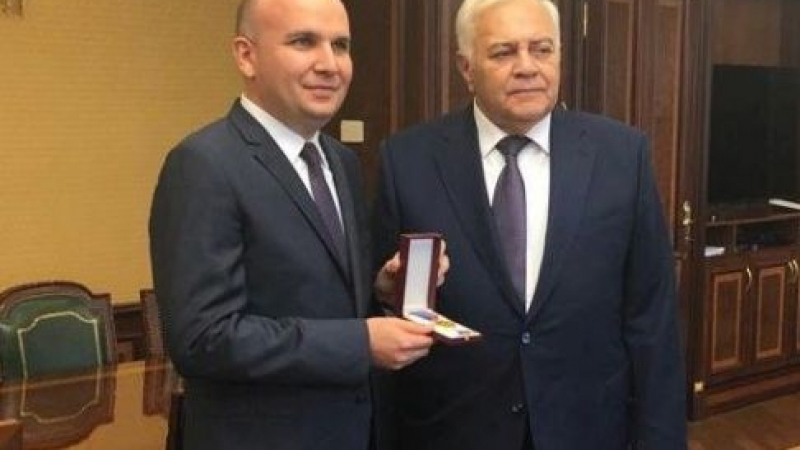 Евродепутатът Илхан Кючюк удостоен с престижен орден от парламента на Азербайджан