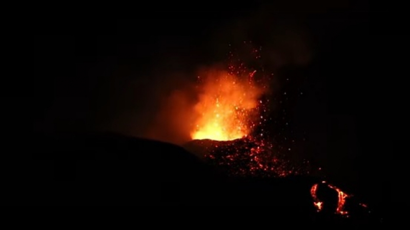 Вулкан може да стопи италианския остров Стромболи (ВИДЕО)