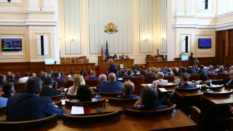 Президентът поиска Борисов да се явява редовно в парламента, но получи отказ