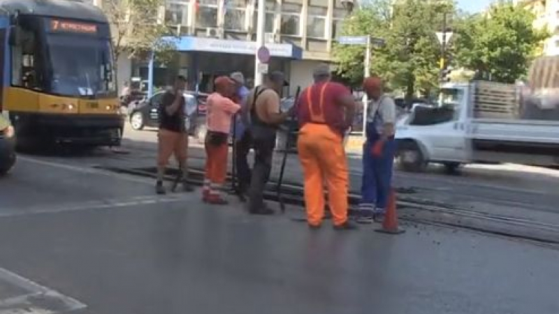 БЛИЦ TV: Проблем с трамваите в района на площад "Македония"