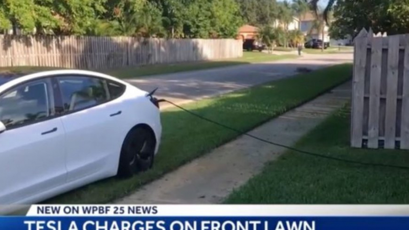 Собственик на Tesla съсипа чужда ливада, за да краде ток