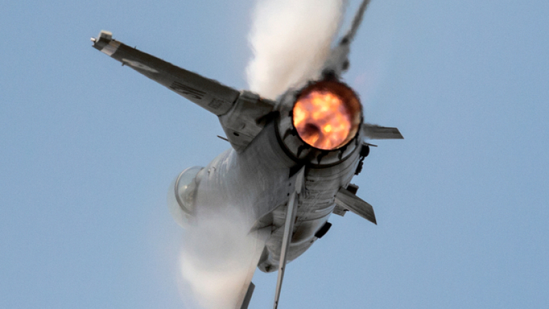 Вече няма връщане назад за сделката с F-16