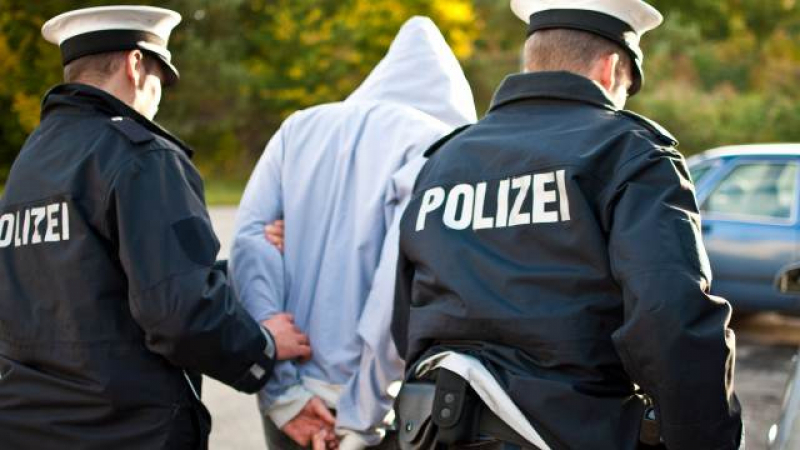 Германия потресена от злодейството на мигрант, убил дете във Франкфурт ВИДЕО