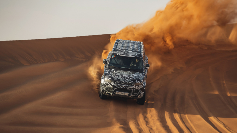 Експерти от Червения кръст тестваха прототипа на новия Land Rover Defender до предела на възможностите му