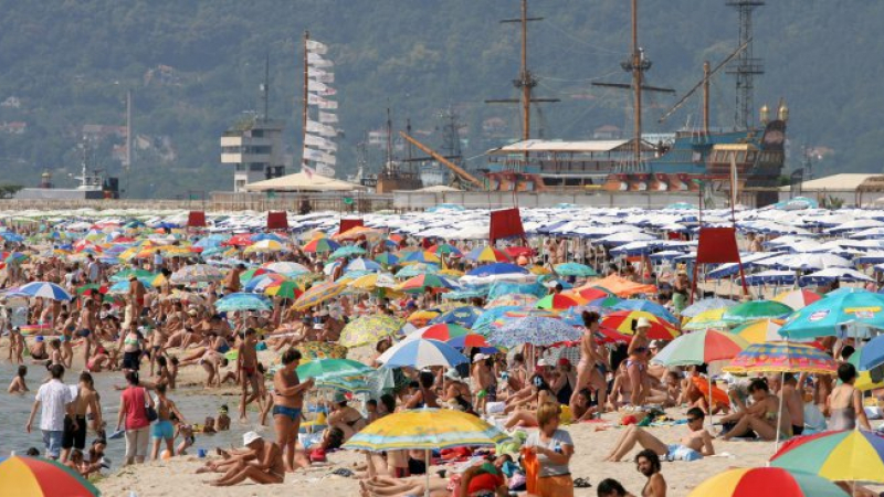 Застрашен ли е летният сезон от по-малкото чуждестранни туристи?