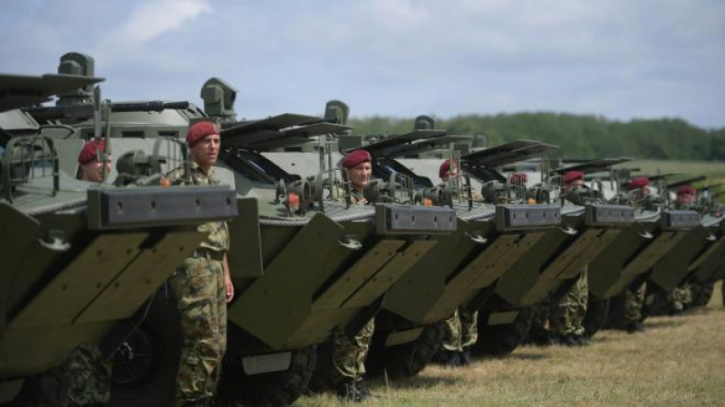 Игра на два фронта – въоръжението на Сърбия идва и от Изток, и от Запад
