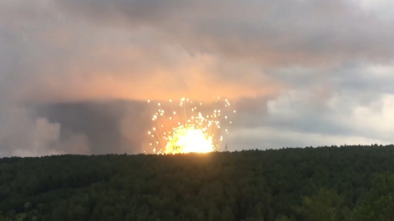 Склад с 200 000 боеприпаса гори в Русия, страшно е! ВИДЕО