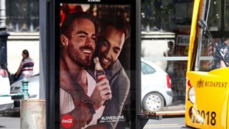 „Кока Кола” предизвика страшен гей скандал
