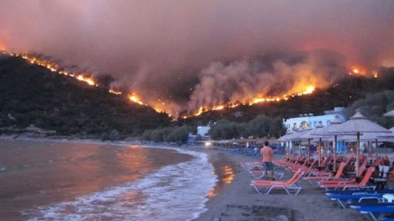 Апокалипсисът на остров Елафонисос се разраства, евакуират хора! Зловещи КАДРИ