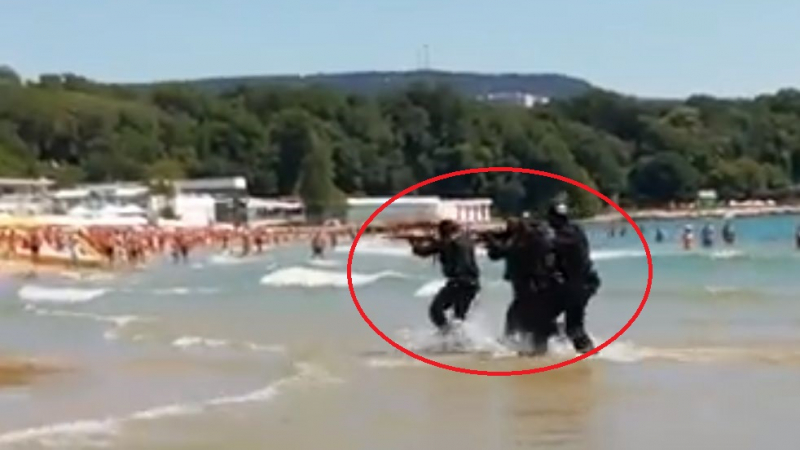Потресаващи КАДРИ: Въоръжени до зъби командоси атакуваха плажа във Варна!