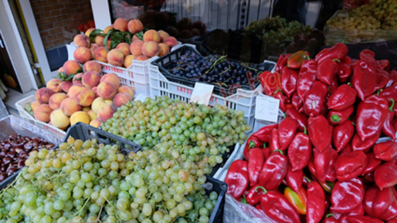 Търговци ни мамят с гръцки плодове и зеленчуци от Турция