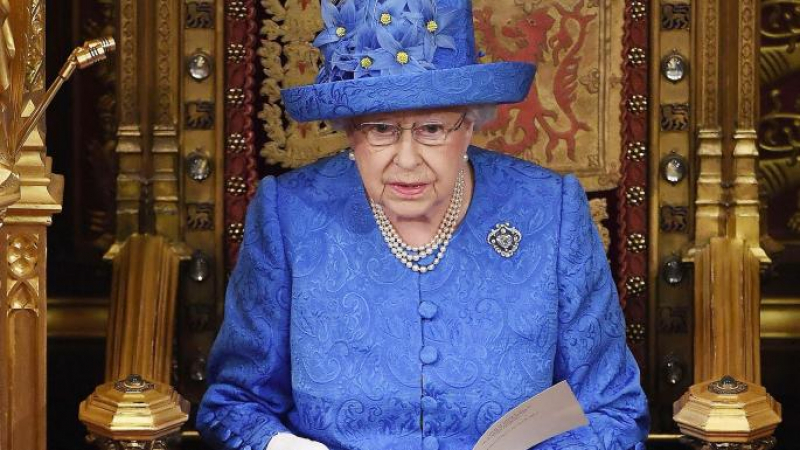 Елизабет II с тежки критики към политиците 