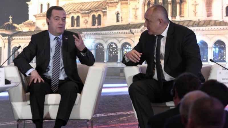 Борисов и Медведев умуват на четири очи за туркменския газ