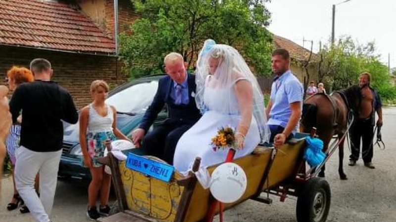 Търновско село дълго ще помни сватбата на поляка Якуб и Жени