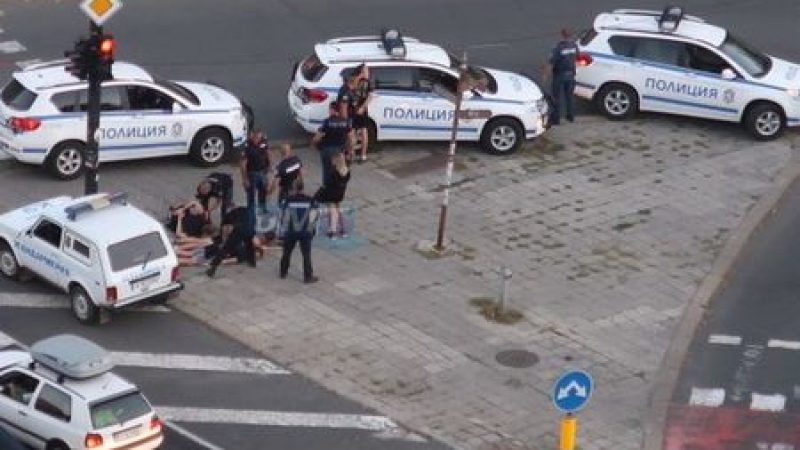 Извънредно! Почерня от полиция в Бургас, четирима са проснати по очи СНИМКИ