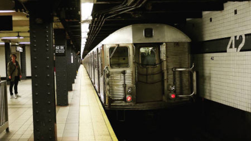 Паника и евакуация в нюйоркското метро