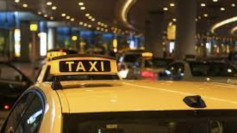 Таксиджия изнасили клиентка, за капак й поиска още пари