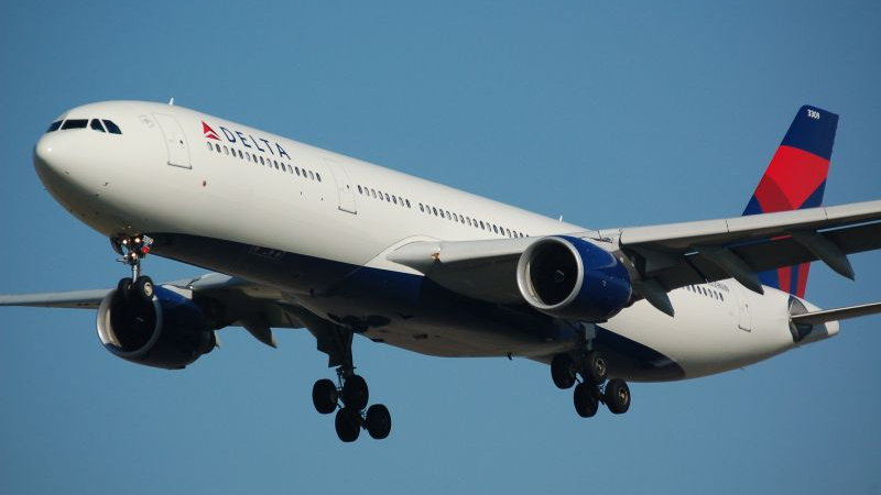 Самолет Boeing 757-200 направи грубо кацане на Азорските острови СНИМКИ