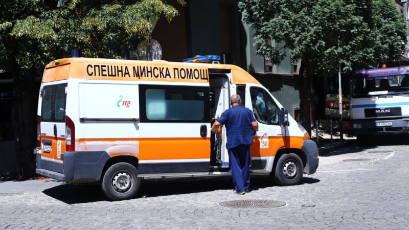 Невиждан ужас в Дупница! Мъж опита да се заколи, а после се самозапали