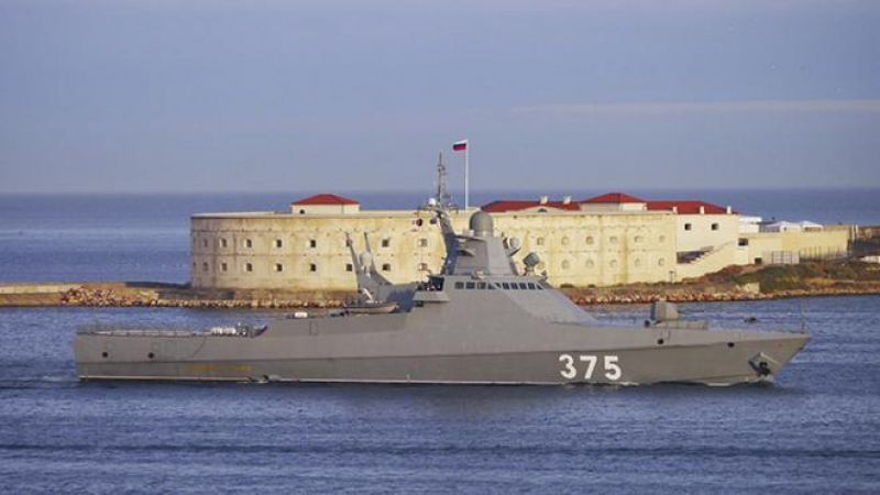 Нов боен кораб в учение на руския Черноморски флот ВИДЕО